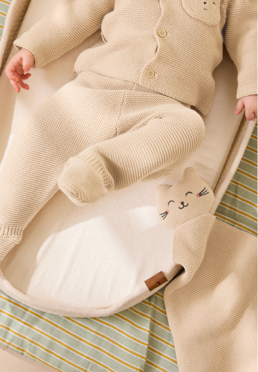 Ensemble gilet et pantalon bébé en tricot Hello Baby
